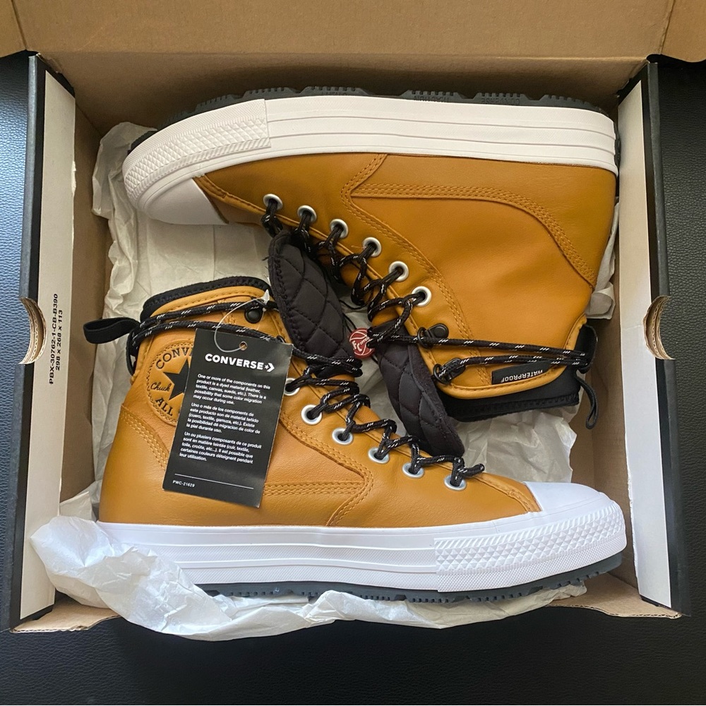 NIB Converse Chuck Taylor All Star Terrain High Top (7 men’s/9 women’s)